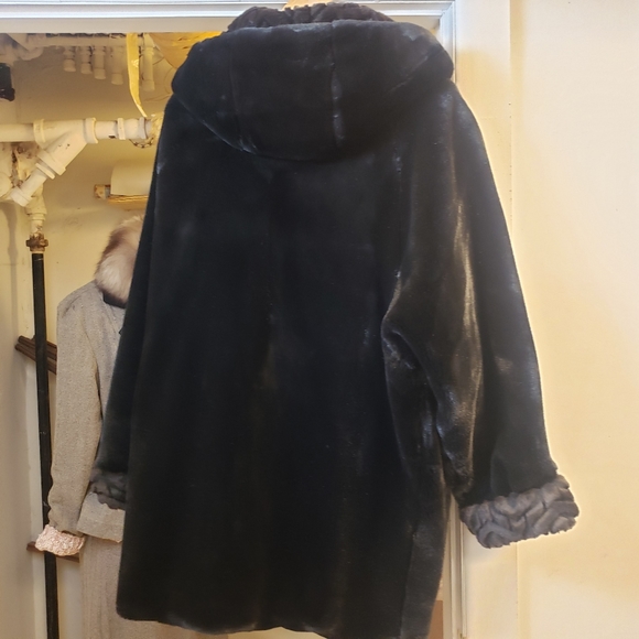 Furrrocious Faux Fur Coat - Picture 5 of 10